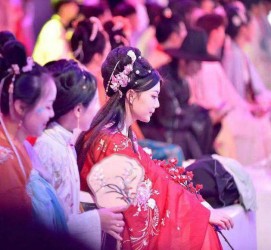 潮州汉服模特兼职(想做汉服模特去哪里找)