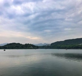 潮州杭州自助游(杭州自助游旅游攻略)