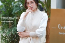 潮州兼职模特被摄影师亲(兼职模特被摄影师亲了)